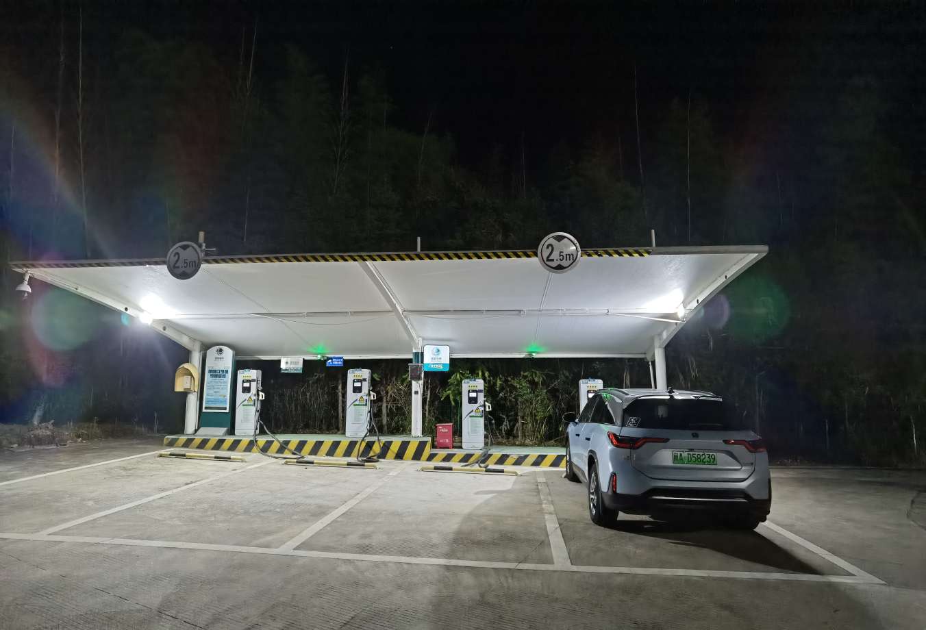 高速上的充电站_鸭脖es6怎么样-口碑精选