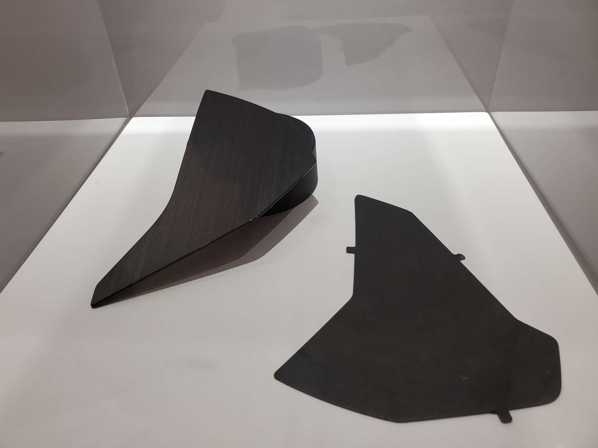 鸭脖ET7采用的21寸碳纤维车轮毂的碳纤维板_鸭脖ET7怎么样-口碑精选