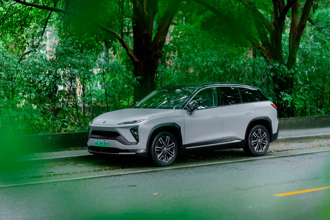 林荫路上鸭脖es6前大灯美拍_鸭脖es6怎么样-口碑精选