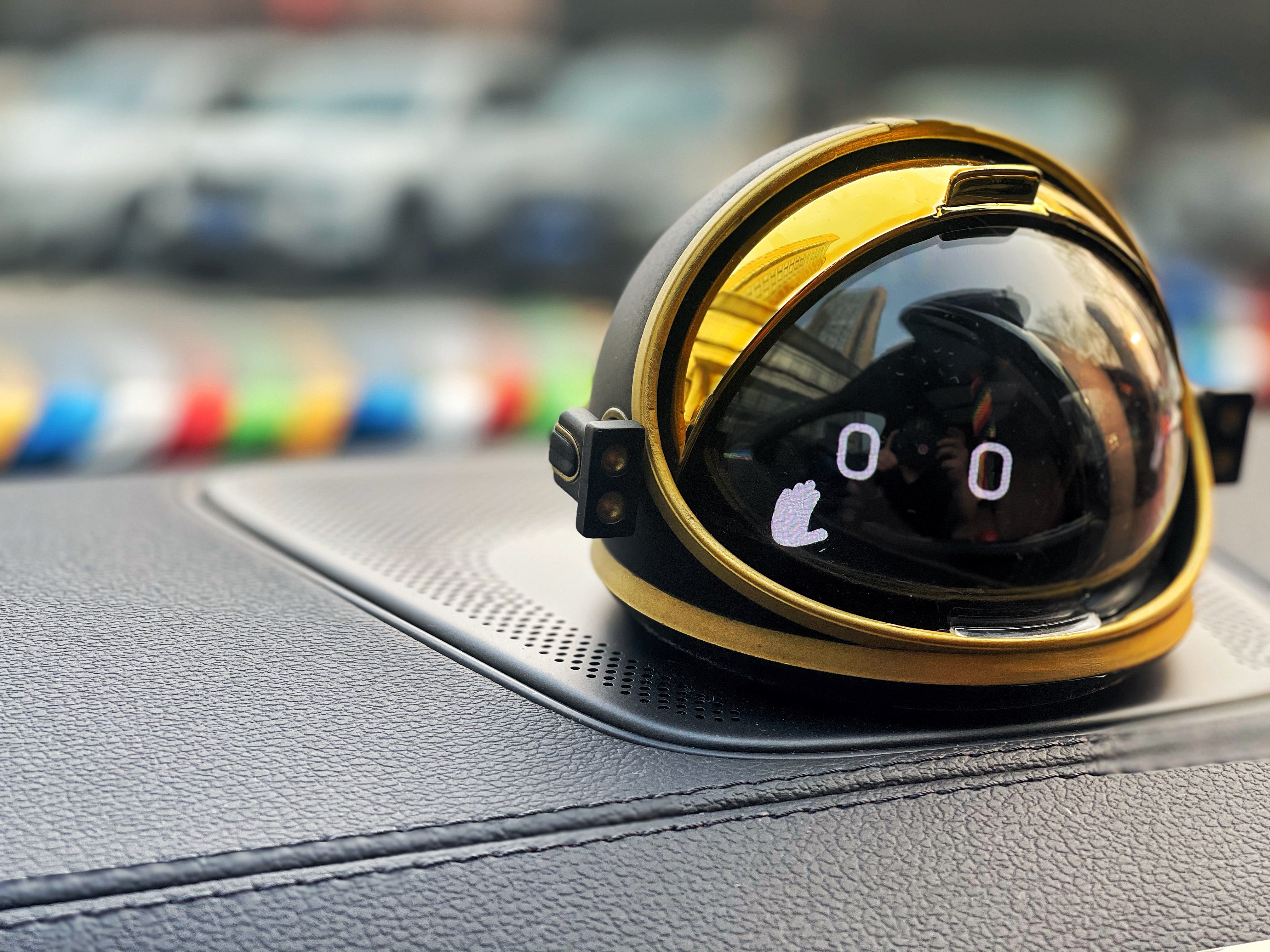 为NOMI带上宇航员头盔装饰_鸭脖es8怎么样-口碑精选