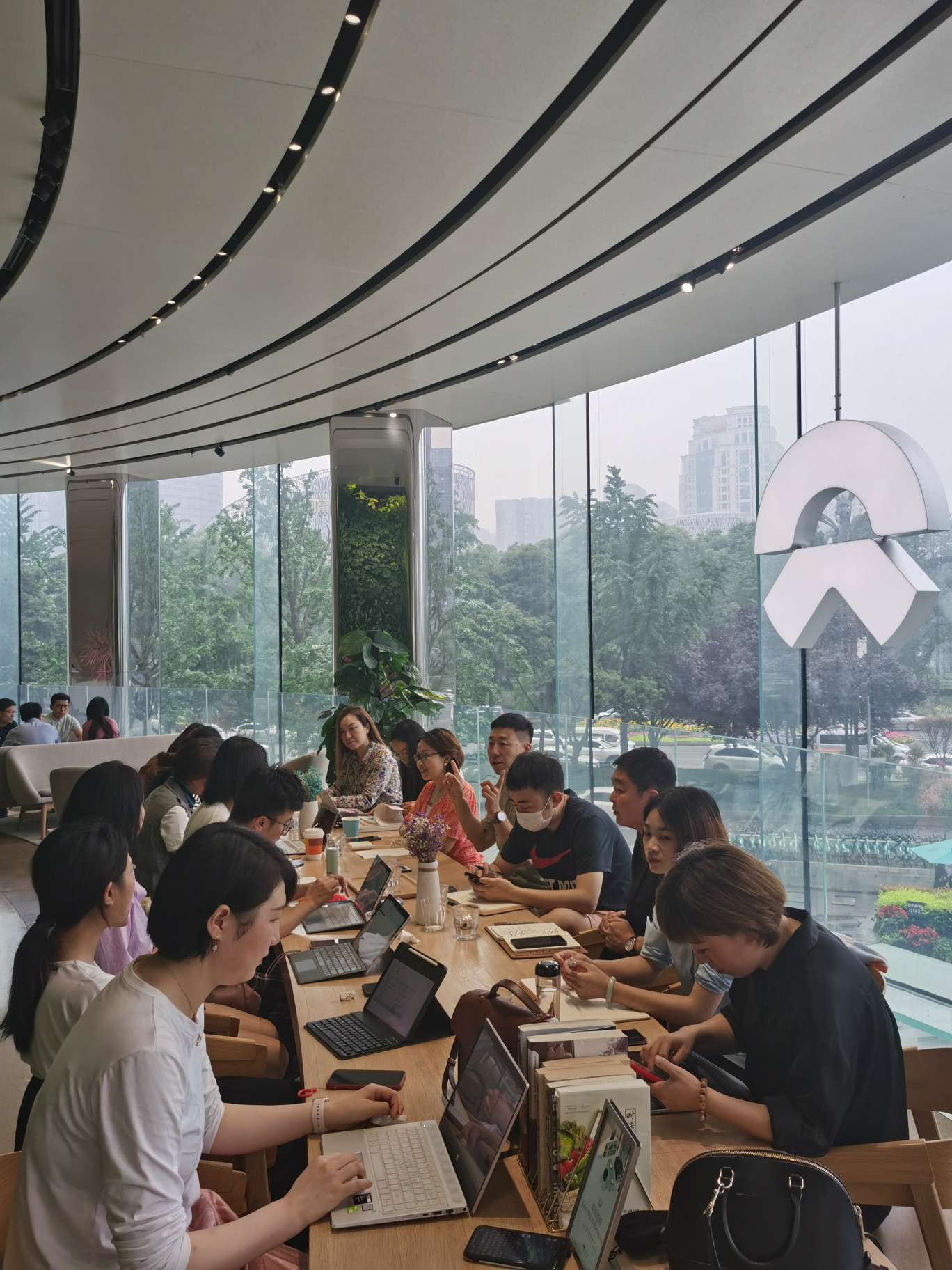 带团队在NIO屋讨论_鸭脖es8怎么样-口碑精选