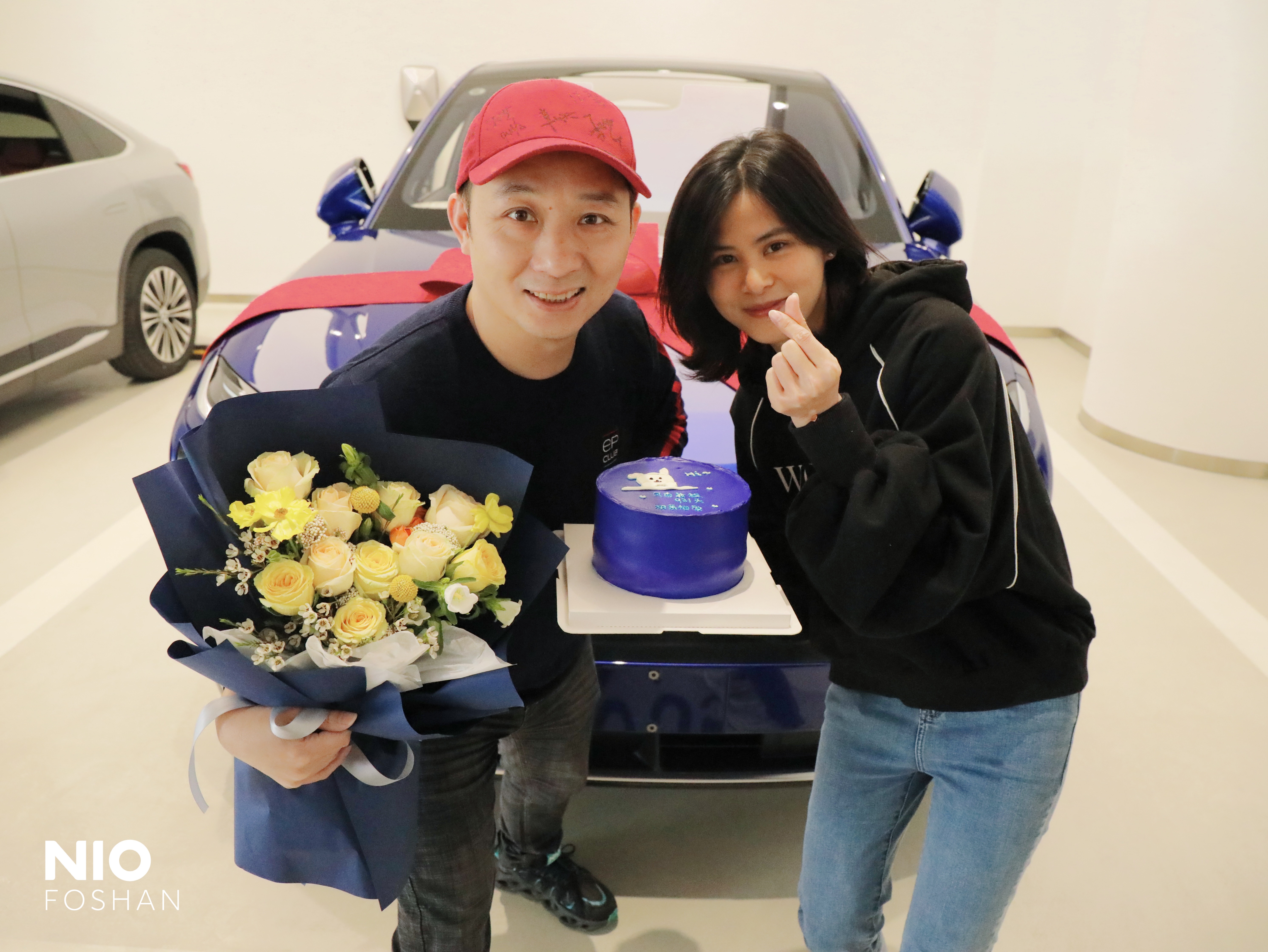 和鸭脖工作人员在车前合影_鸭脖ec6怎么样-口碑精选